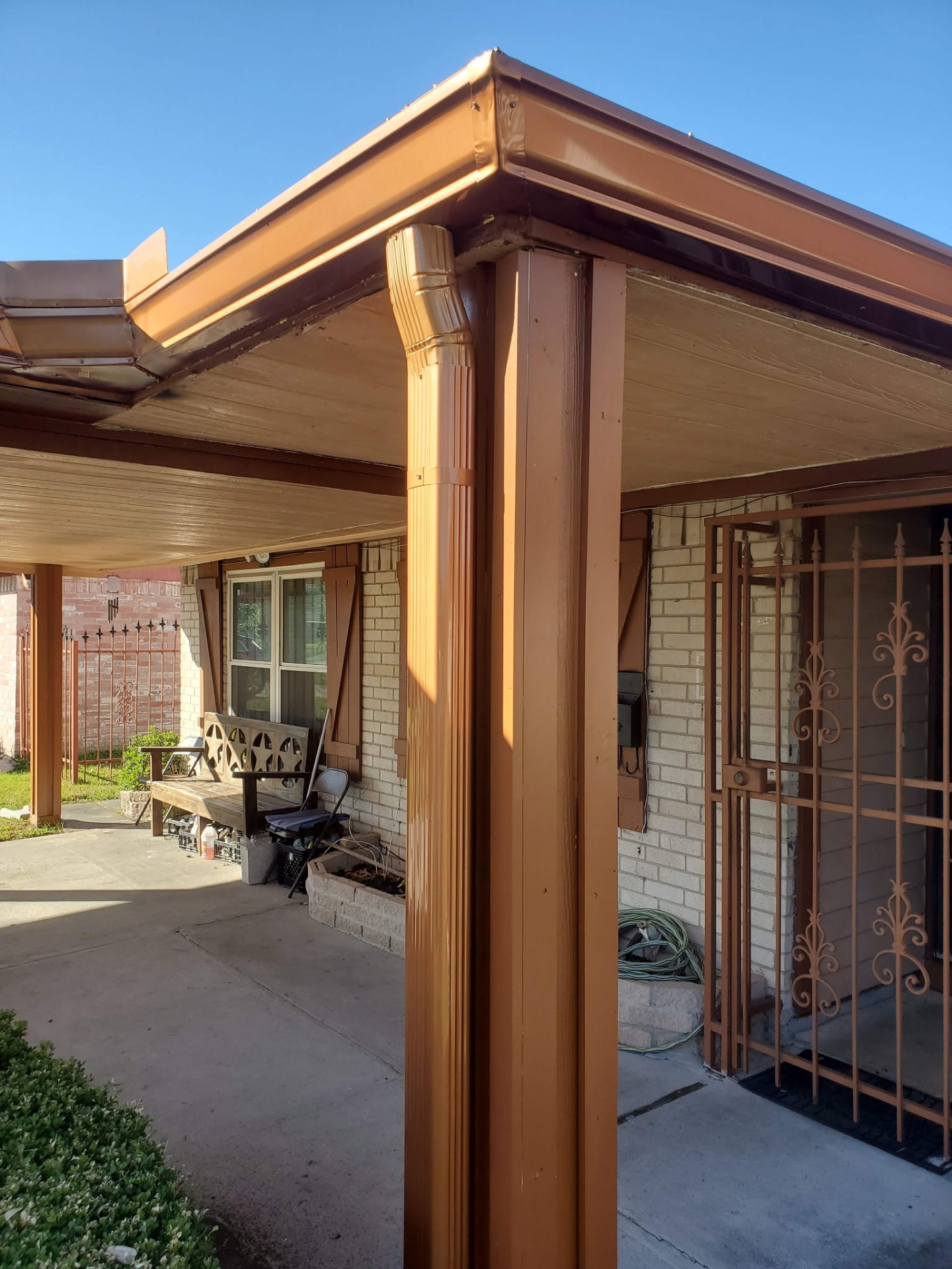 Seamless gutter installation on Kingwood Texas home