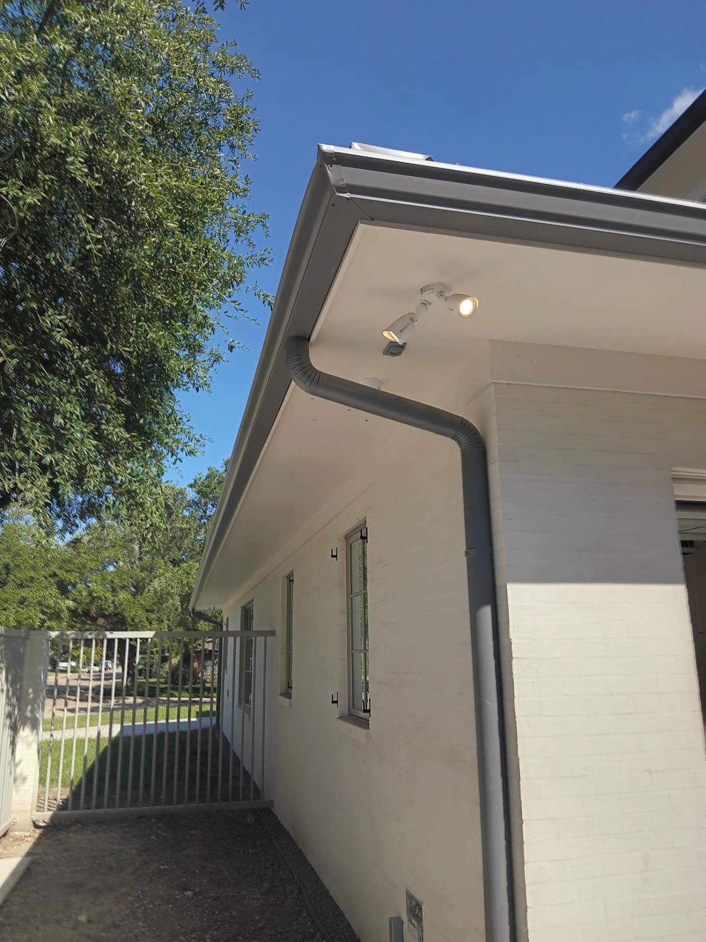Gutter repair service in Huffman Texas